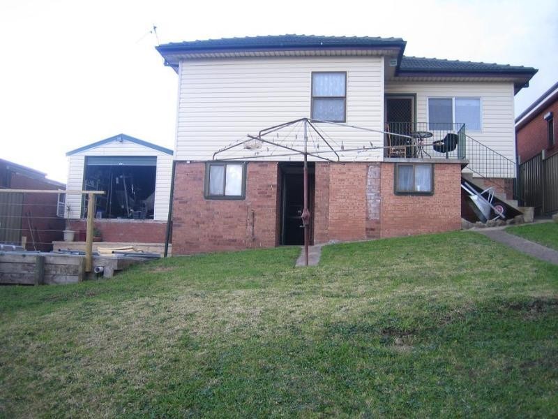 41 Minnegang Street, Lake Heights NSW 2502