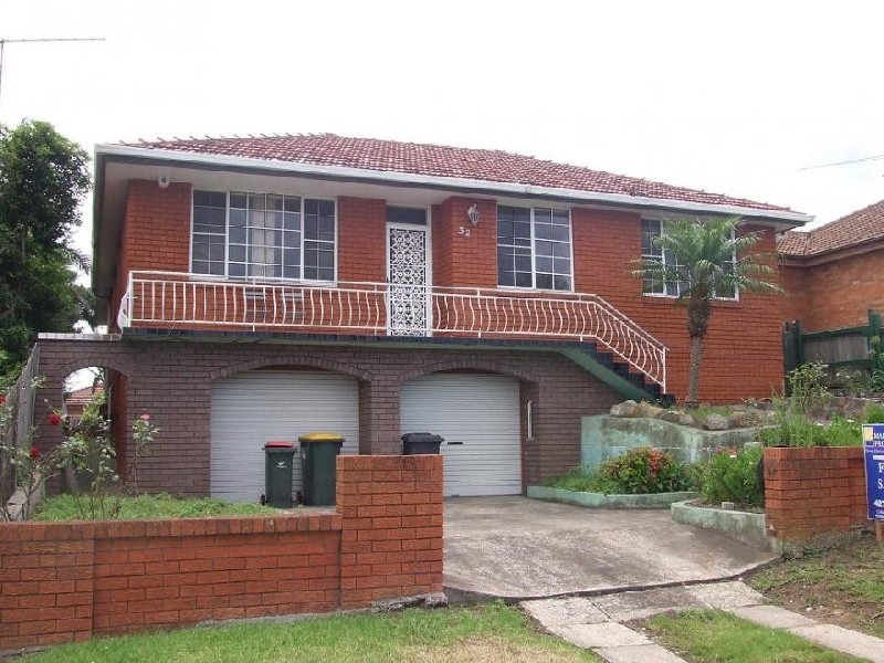 32 Minnegang Street, Warrawong NSW 2502