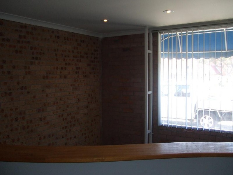 2/2 COMMERCE DRIVE, Warilla NSW 2528