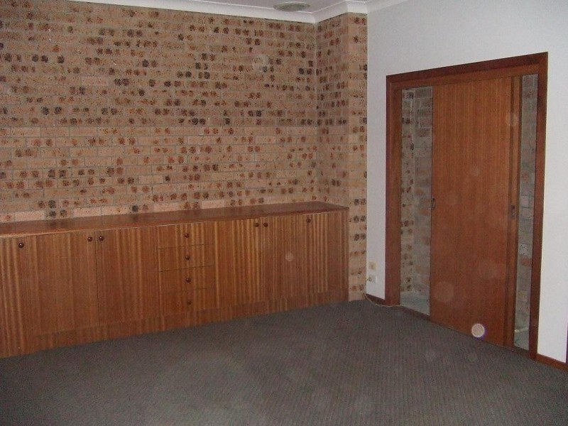 2/2 COMMERCE DRIVE, Warilla NSW 2528