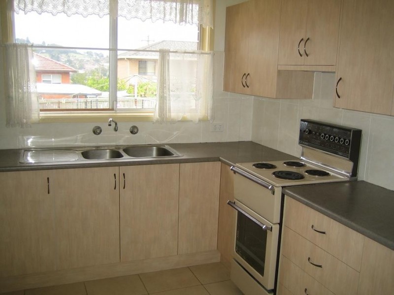 9 Phillip Crescent, Barrack Heights NSW 2528