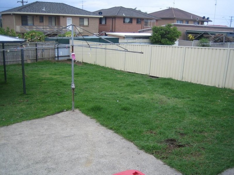 9 Phillip Crescent, Barrack Heights NSW 2528