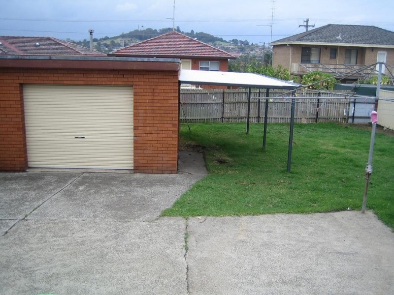 9 Phillip Crescent, Barrack Heights NSW 2528