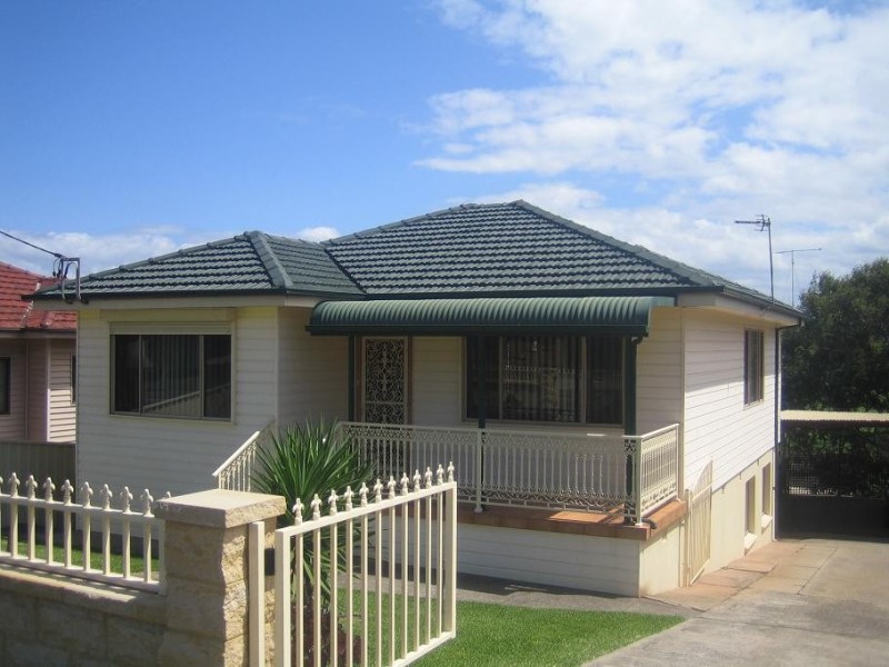 72 Weringa Avenue, Lake Heights NSW 2502