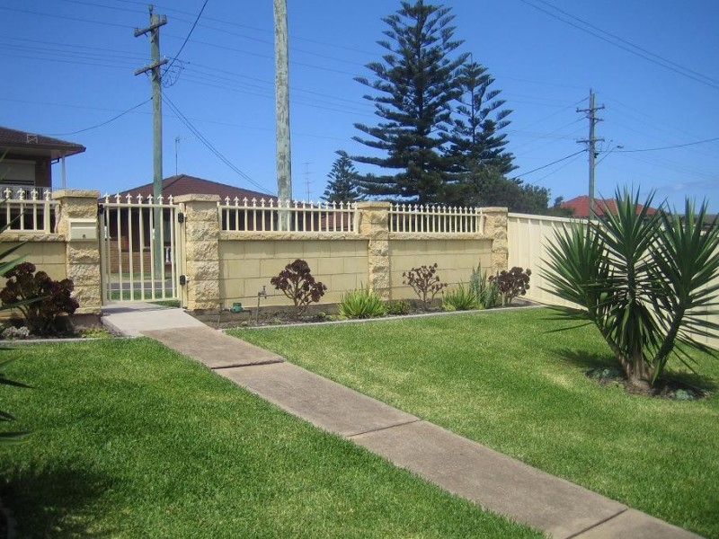 72 Weringa Avenue, Lake Heights NSW 2502
