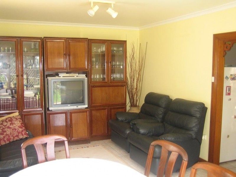 72 Weringa Avenue, Lake Heights NSW 2502