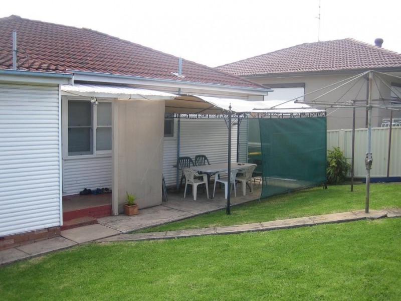 Lake Heights NSW 2502