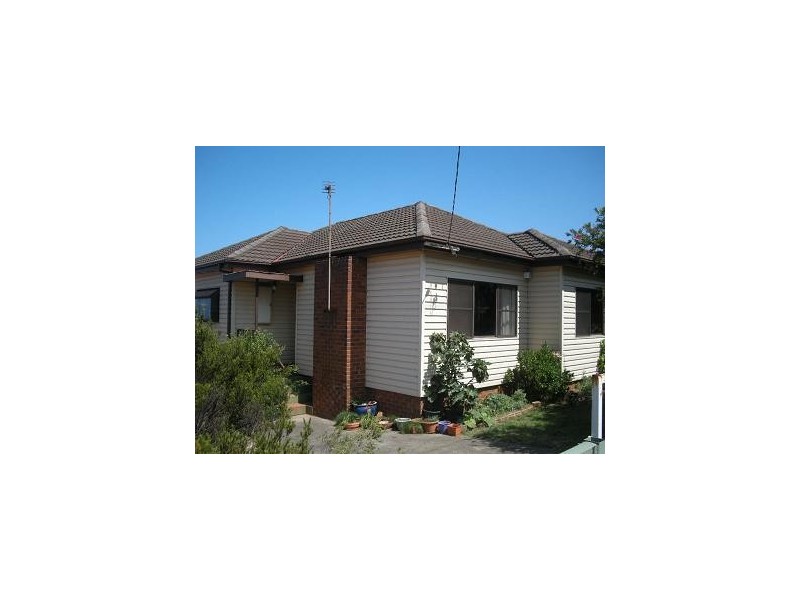 227 Flagstaff Road, Lake Heights NSW 2502