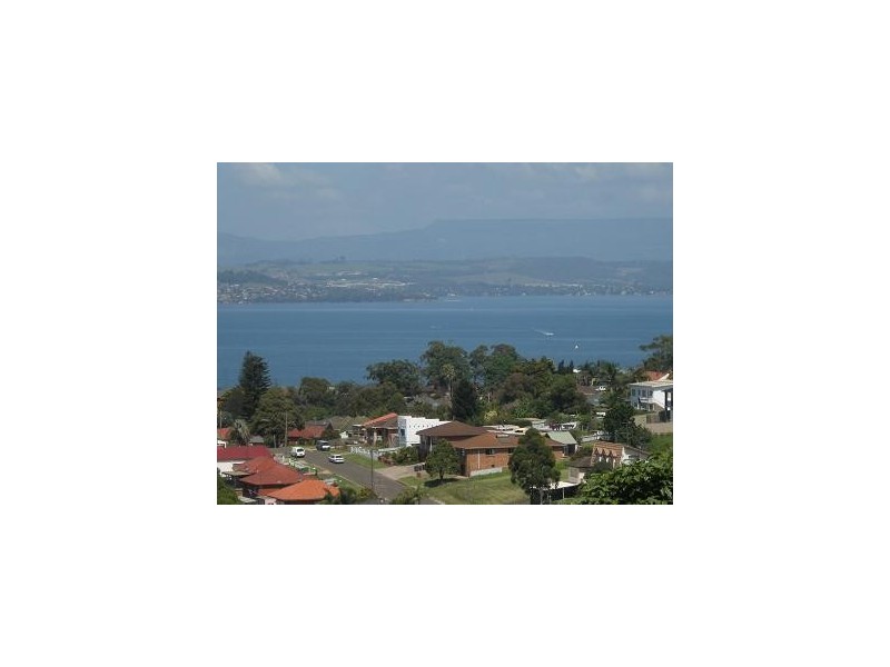 227 Flagstaff Road, Lake Heights NSW 2502