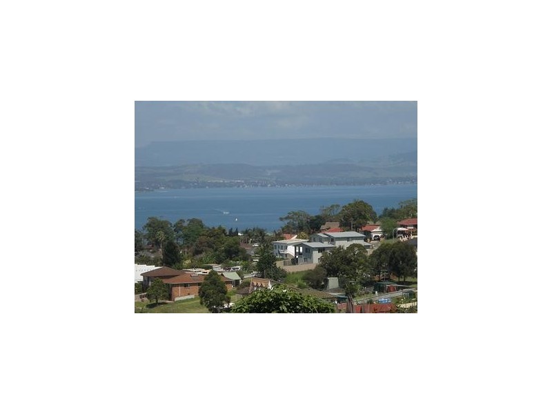 227 Flagstaff Road, Lake Heights NSW 2502