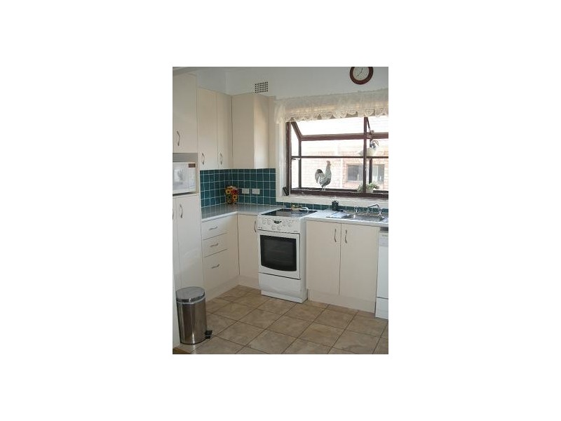 227 Flagstaff Road, Lake Heights NSW 2502