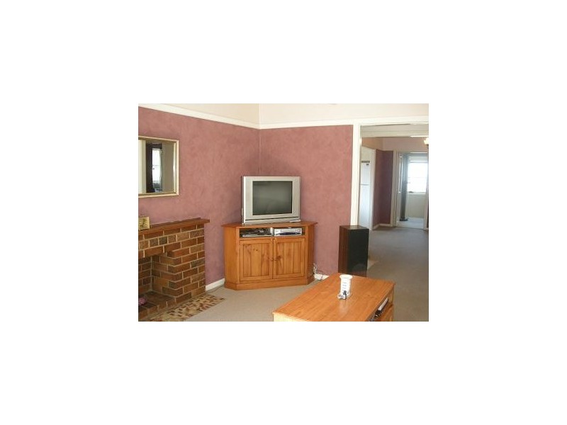 227 Flagstaff Road, Lake Heights NSW 2502