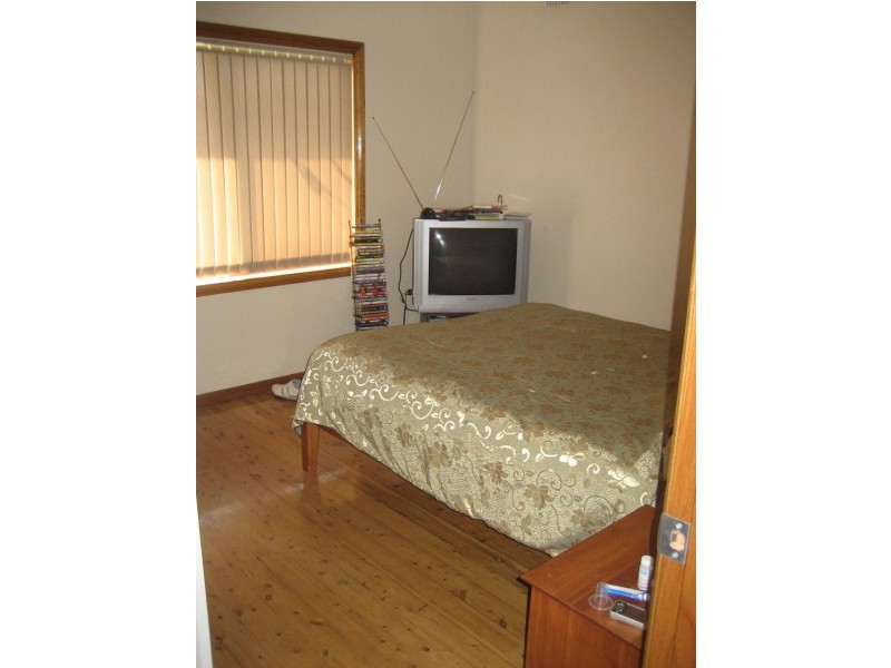 8 Barbara Avenue, Warrawong NSW 2502