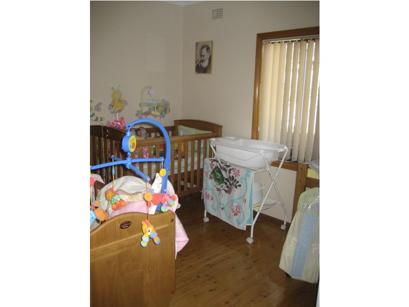 8 Barbara Avenue, Warrawong NSW 2502