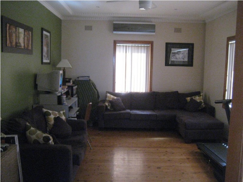 8 Barbara Avenue, Warrawong NSW 2502