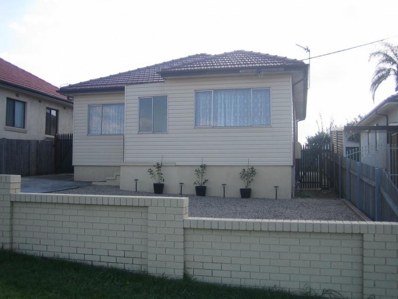 184 Flagstaff Road, Lake Heights NSW 2502