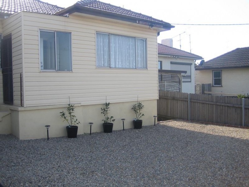 184 Flagstaff Road, Lake Heights NSW 2502