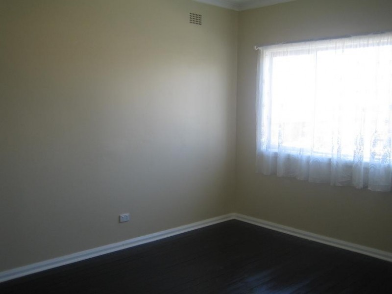 184 Flagstaff Road, Lake Heights NSW 2502