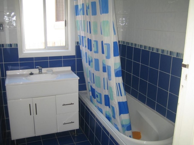 184 Flagstaff Road, Lake Heights NSW 2502