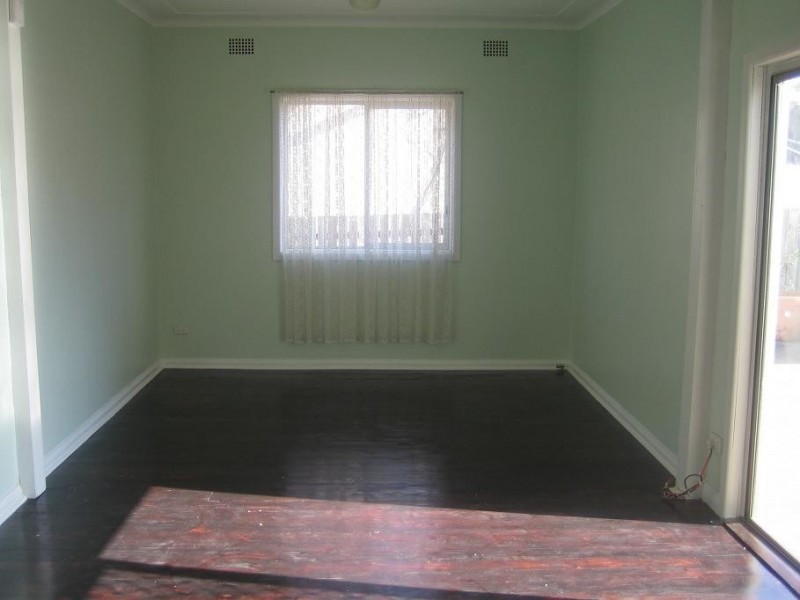 184 Flagstaff Road, Lake Heights NSW 2502