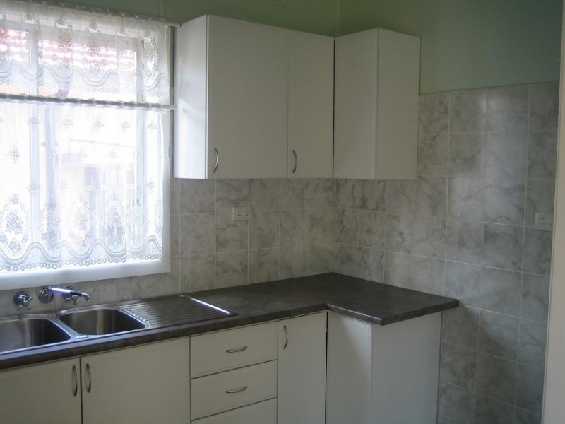 184 Flagstaff Road, Lake Heights NSW 2502