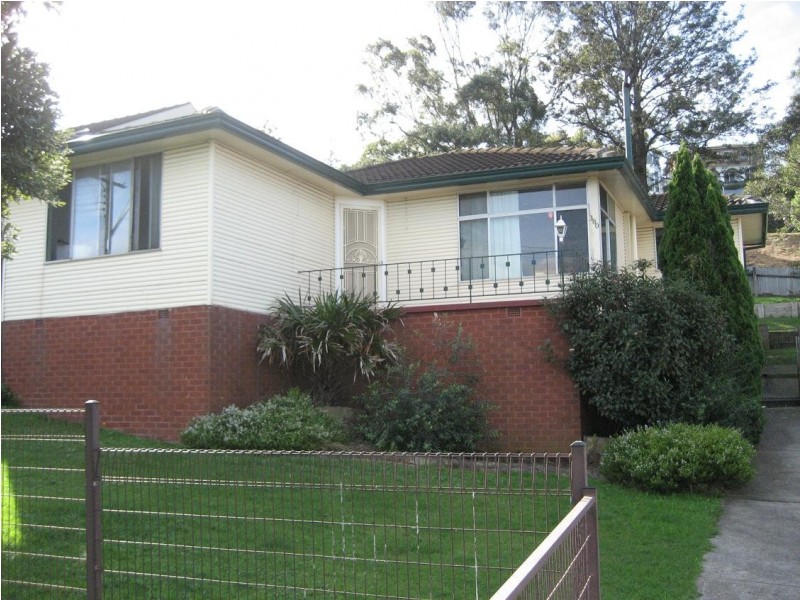 380 Northcliffe Drive, Lake Heights NSW 2502