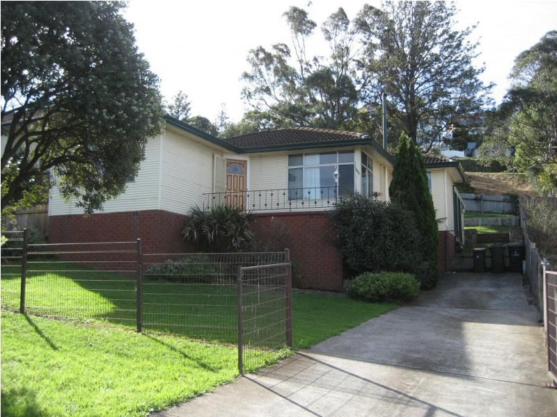 380 Northcliffe Drive, Lake Heights NSW 2502