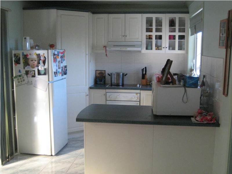 380 Northcliffe Drive, Lake Heights NSW 2502