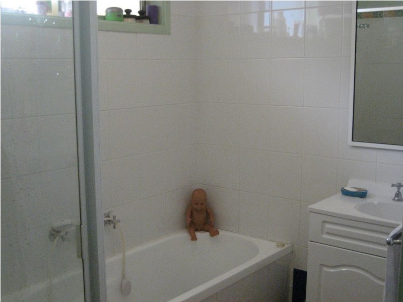 380 Northcliffe Drive, Lake Heights NSW 2502