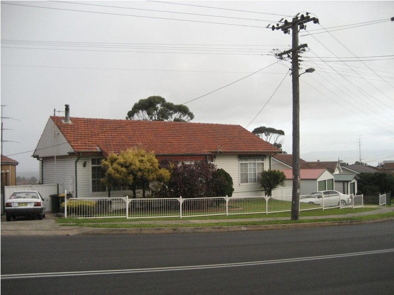 243 Flagstaff Road, Lake Heights NSW 2502