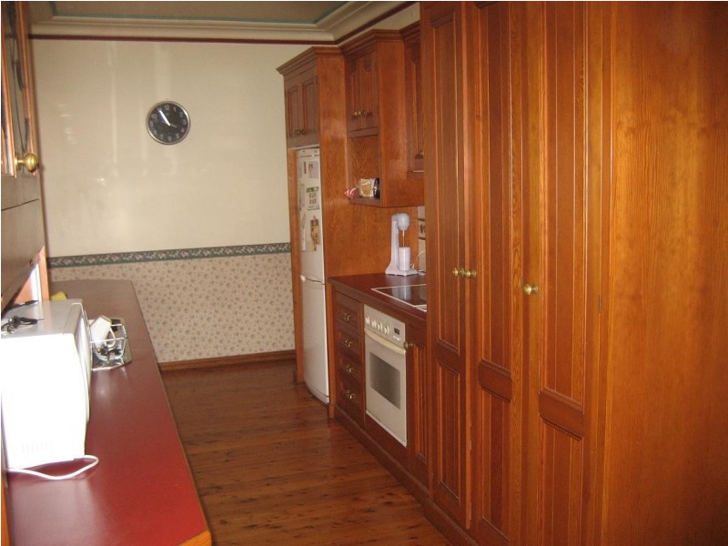 243 Flagstaff Road, Lake Heights NSW 2502