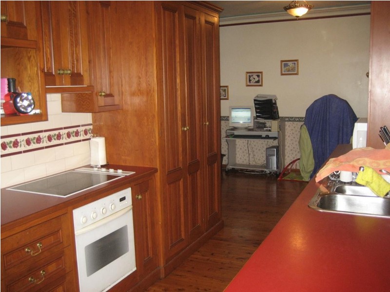 243 Flagstaff Road, Lake Heights NSW 2502