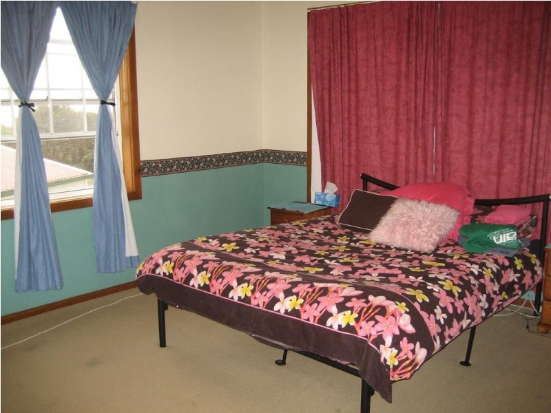 243 Flagstaff Road, Lake Heights NSW 2502