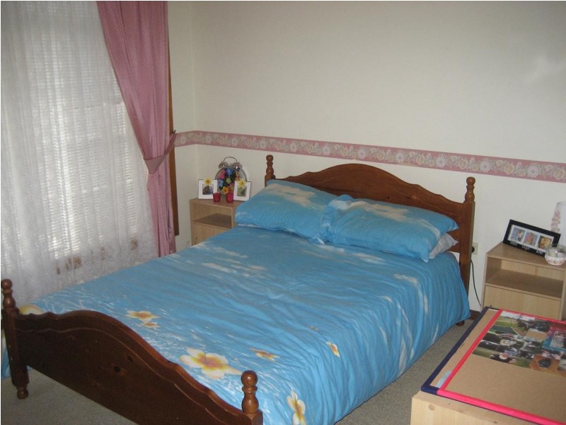 243 Flagstaff Road, Lake Heights NSW 2502