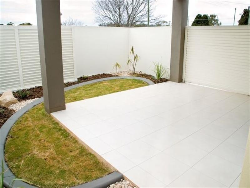 1/245A mackenzie, Centenary Heights QLD 4350