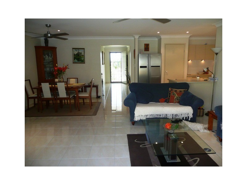 26 Faraday St, Pacific Pines QLD 4211