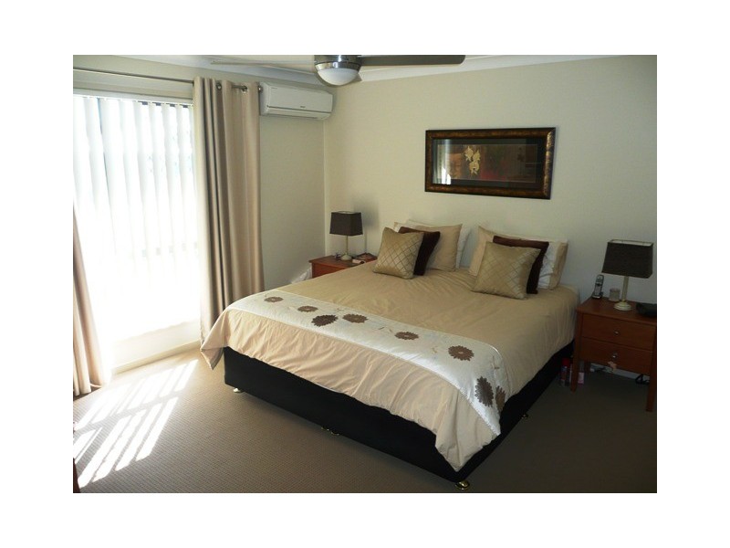 26 Faraday St, Pacific Pines QLD 4211