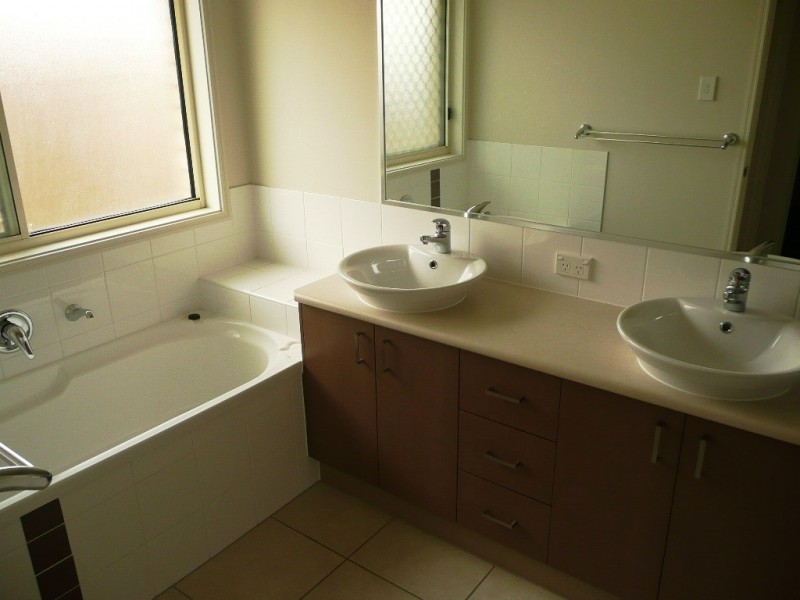 2 Runway Dve, Upper Coomera QLD 4209