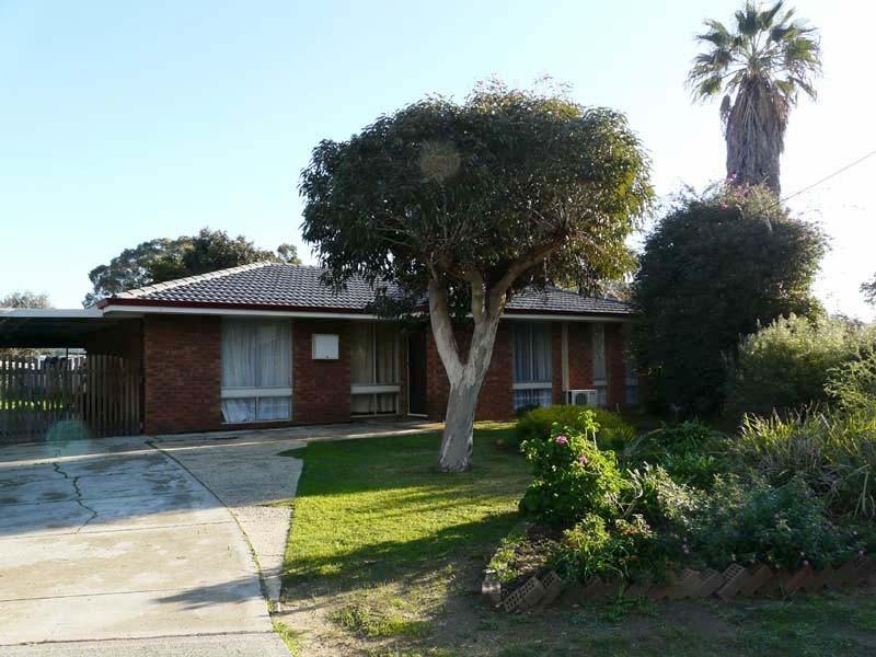 6 Castle Place, Armadale WA 6112