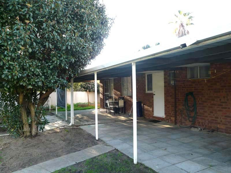 6 Castle Place, Armadale WA 6112