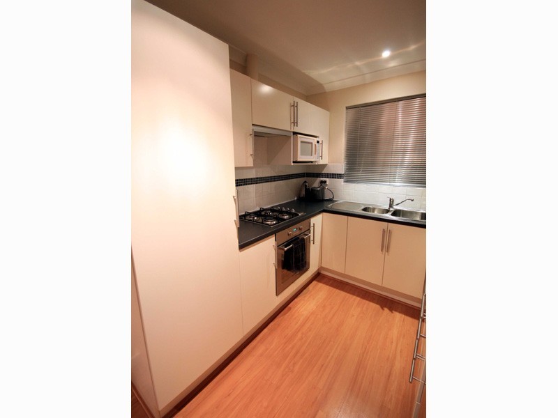 2/18 Waterloo Street, Joondanna WA 6060