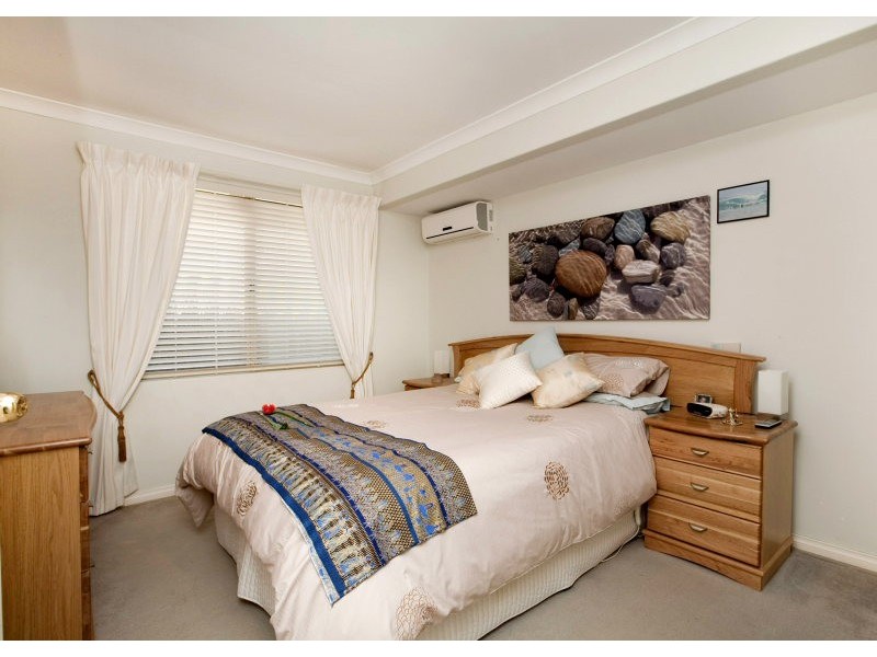 5 Lynton Street, Doubleview WA 6018