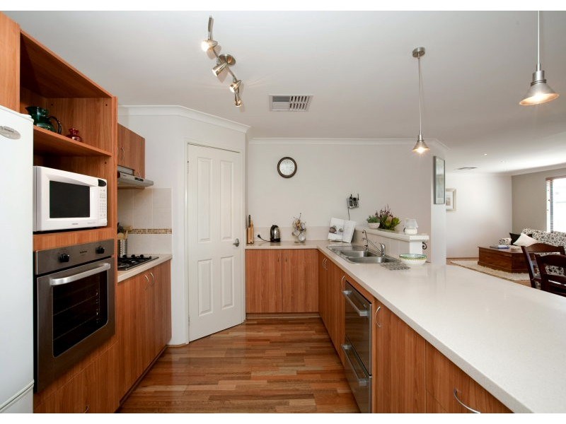 24 Oldham Pass, High Wycombe WA 6057