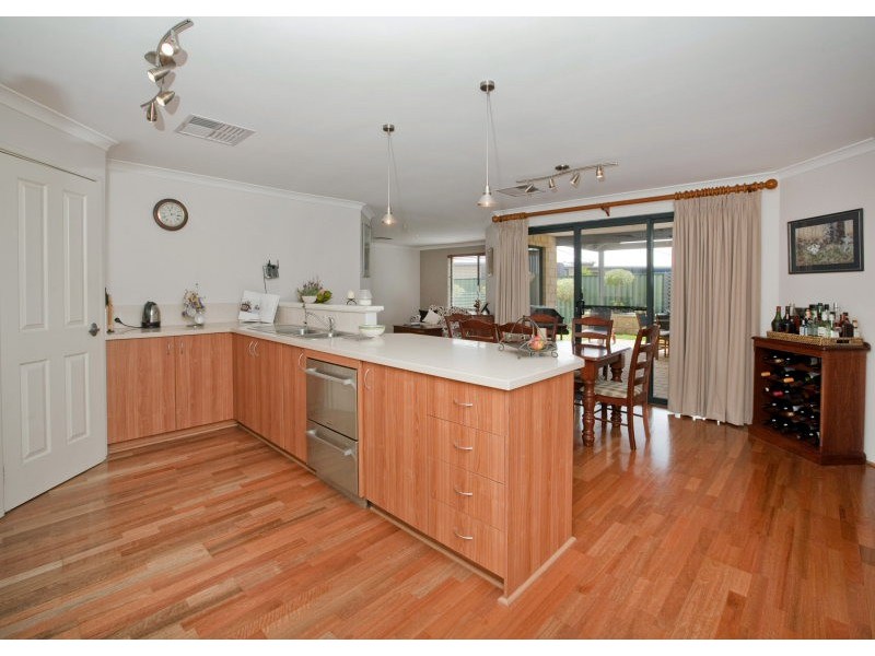 24 Oldham Pass, High Wycombe WA 6057