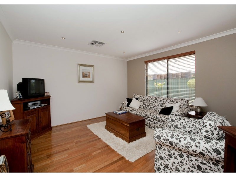 24 Oldham Pass, High Wycombe WA 6057