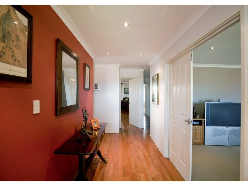 24 Oldham Pass, High Wycombe WA 6057