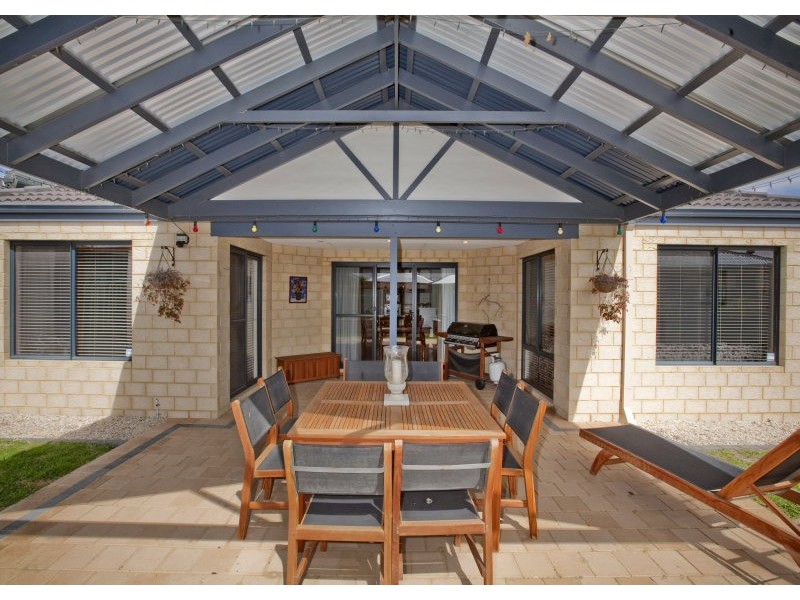 24 Oldham Pass, High Wycombe WA 6057