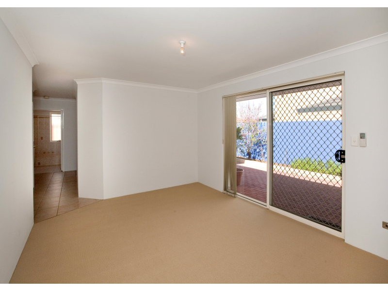 2/3 Hove Court, Nollamara WA 6061