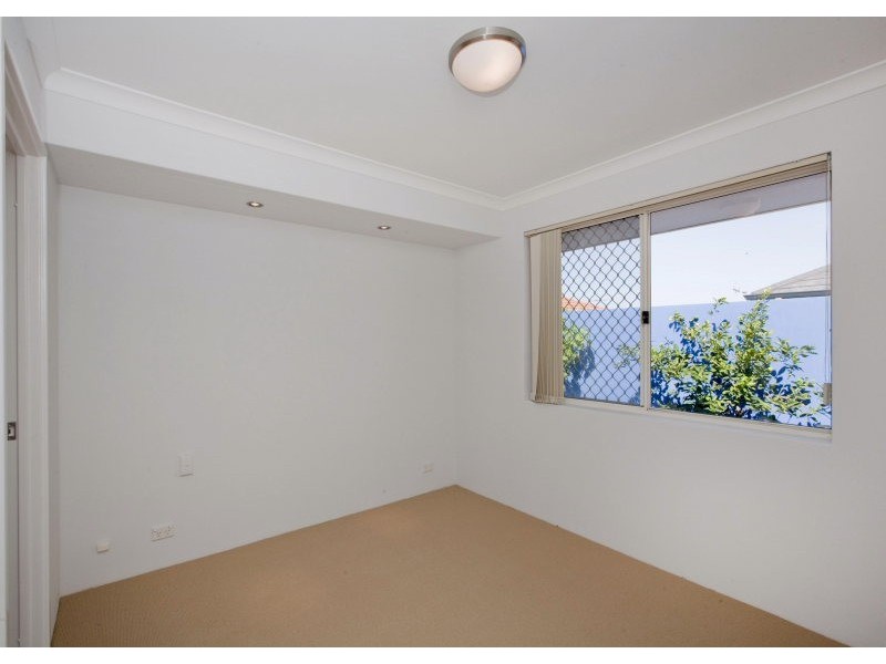 2/3 Hove Court, Nollamara WA 6061