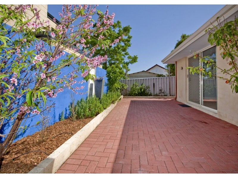 2/3 Hove Court, Nollamara WA 6061